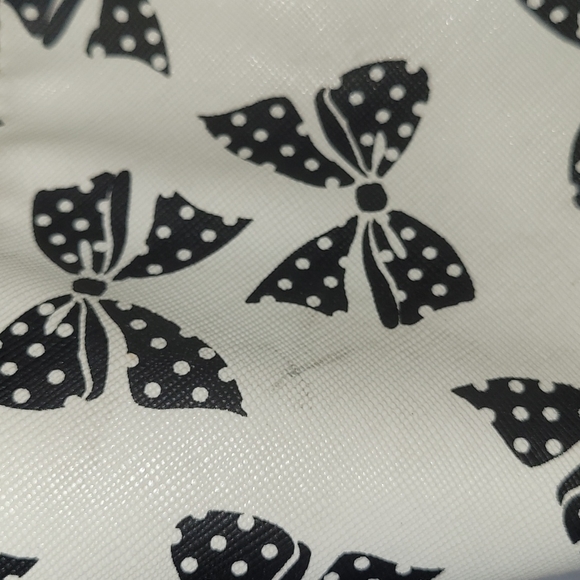 Off white & Black magnetic bow closure bag - Picture 6 of 8